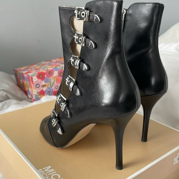Authentic Michael Michael Kors Black Leather Peep-toe Bootie size 9 1/2M - Picture 5 of 12